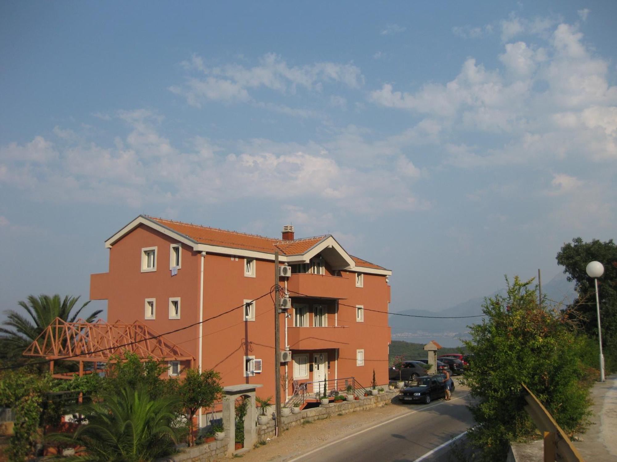 Apartments Drobni Pijesak Petrovac na moru Exterior foto