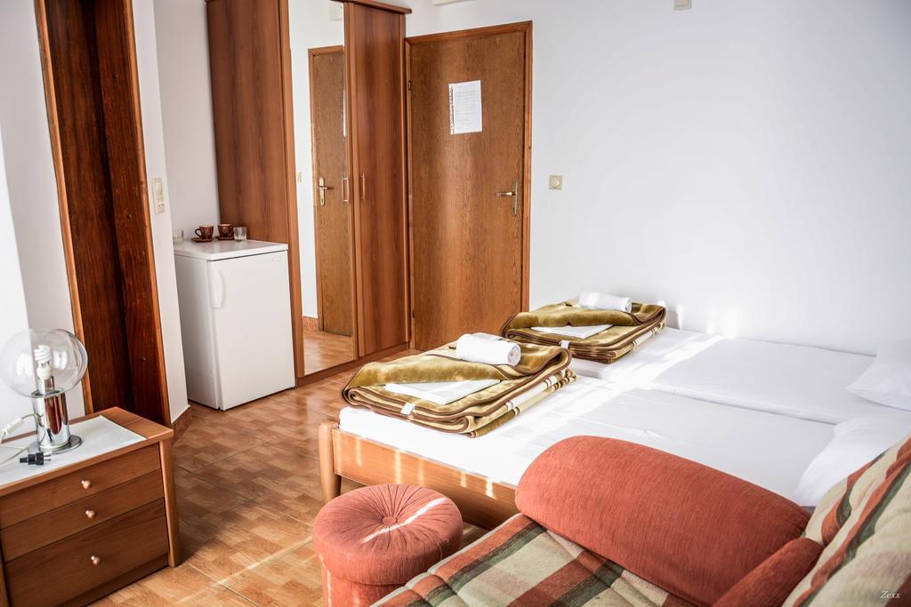 Apartments Drobni Pijesak Petrovac na moru Exterior foto
