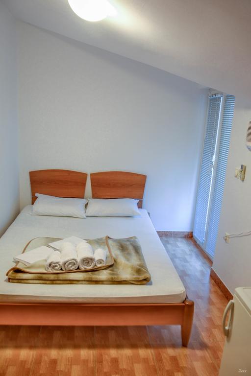 Apartments Drobni Pijesak Petrovac na moru Exterior foto