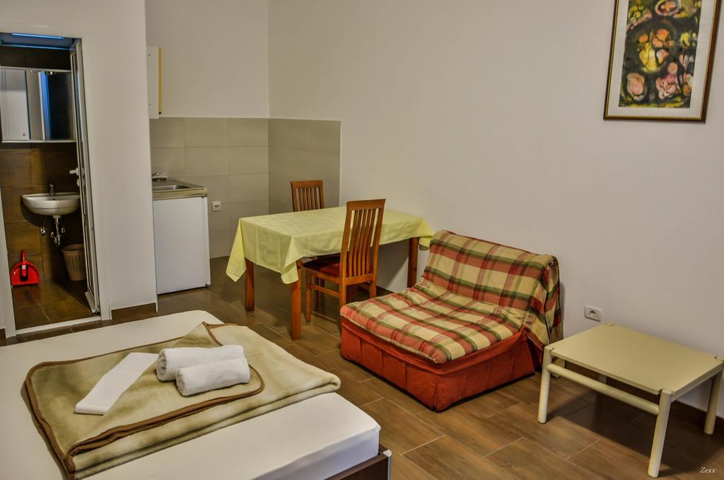 Apartments Drobni Pijesak Petrovac na moru Exterior foto