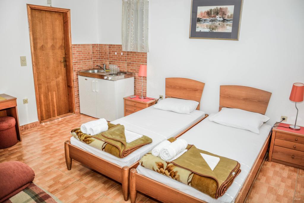 Apartments Drobni Pijesak Petrovac na moru Exterior foto